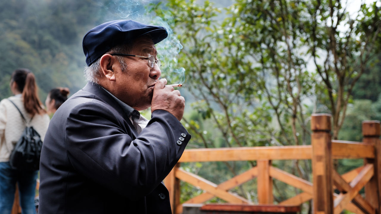 MAN SMOKING CIGARETTE