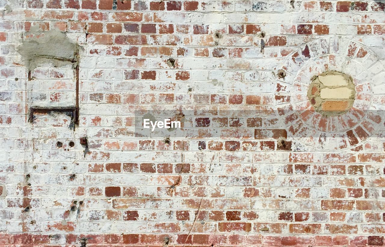 FULL FRAME SHOT OF BRICK WALL WITH BRICK WALL