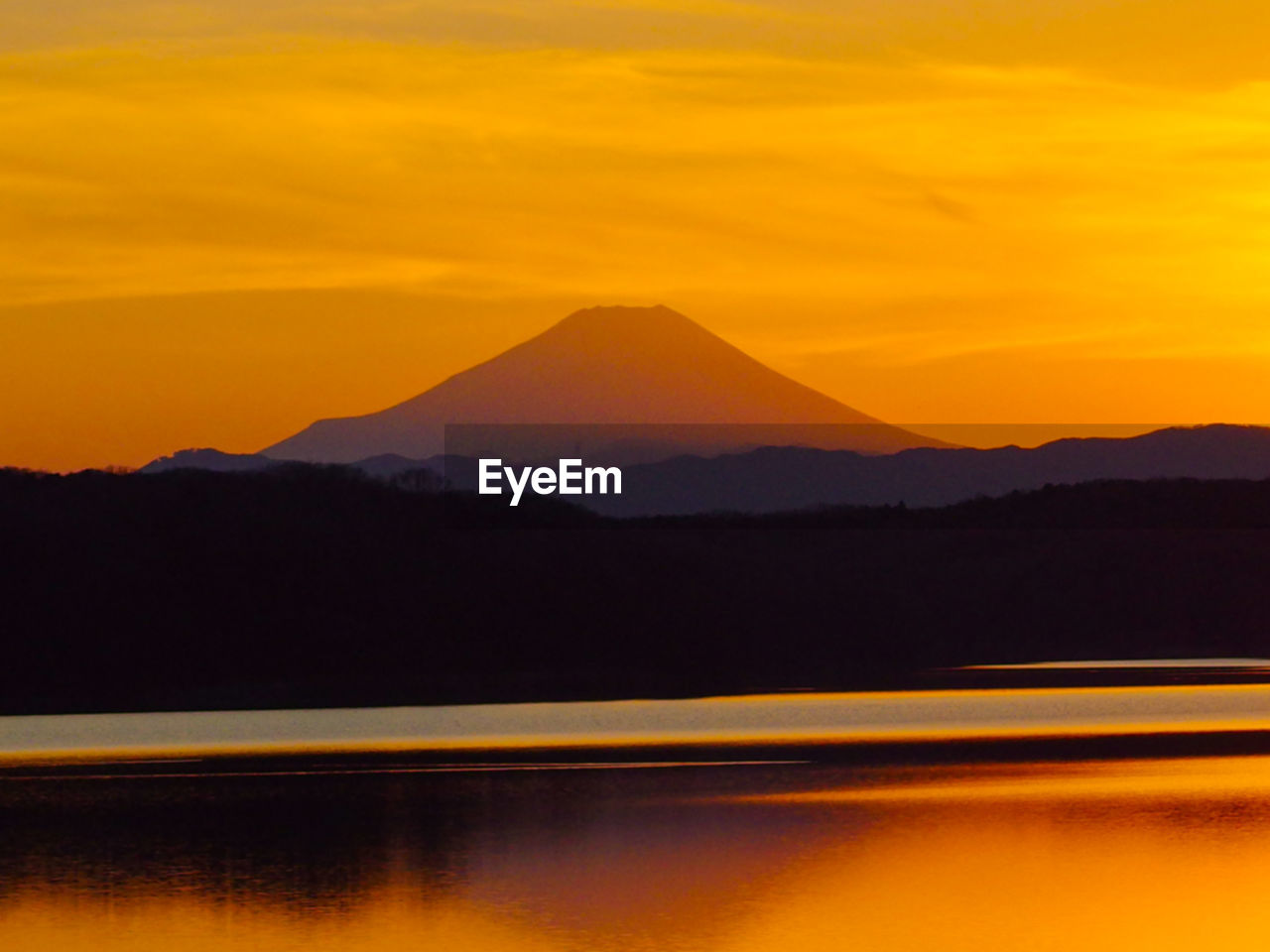 SCENIC VIEW OF LAKE AGAINST ORANGE SKY