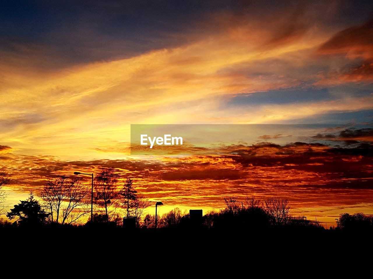 SCENIC VIEW OF DRAMATIC SKY OVER SILHOUETTE LANDSCAPE