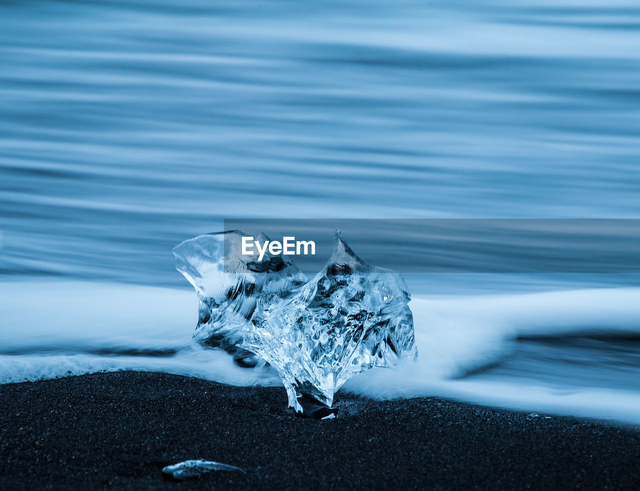 SNOW ON ROCK FORMATION ON SEA