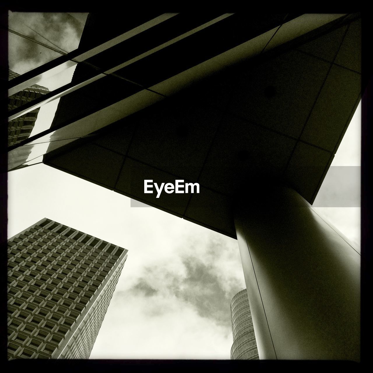 LOW ANGLE VIEW OF OFFICE BUILDING AGAINST SKY