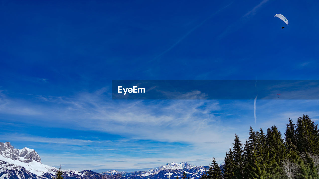 LOW ANGLE VIEW OF SNOWCAPPED MOUNTAIN AGAINST SKY