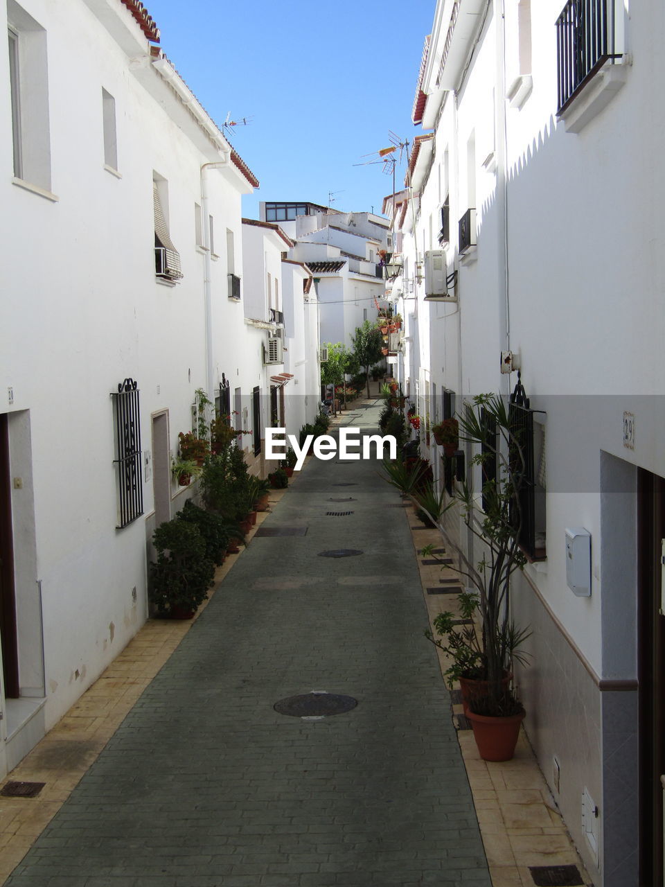 NARROW STREET BETWEEN BUILDINGS