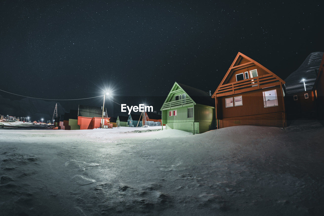 Starry nights in longyearbyen 