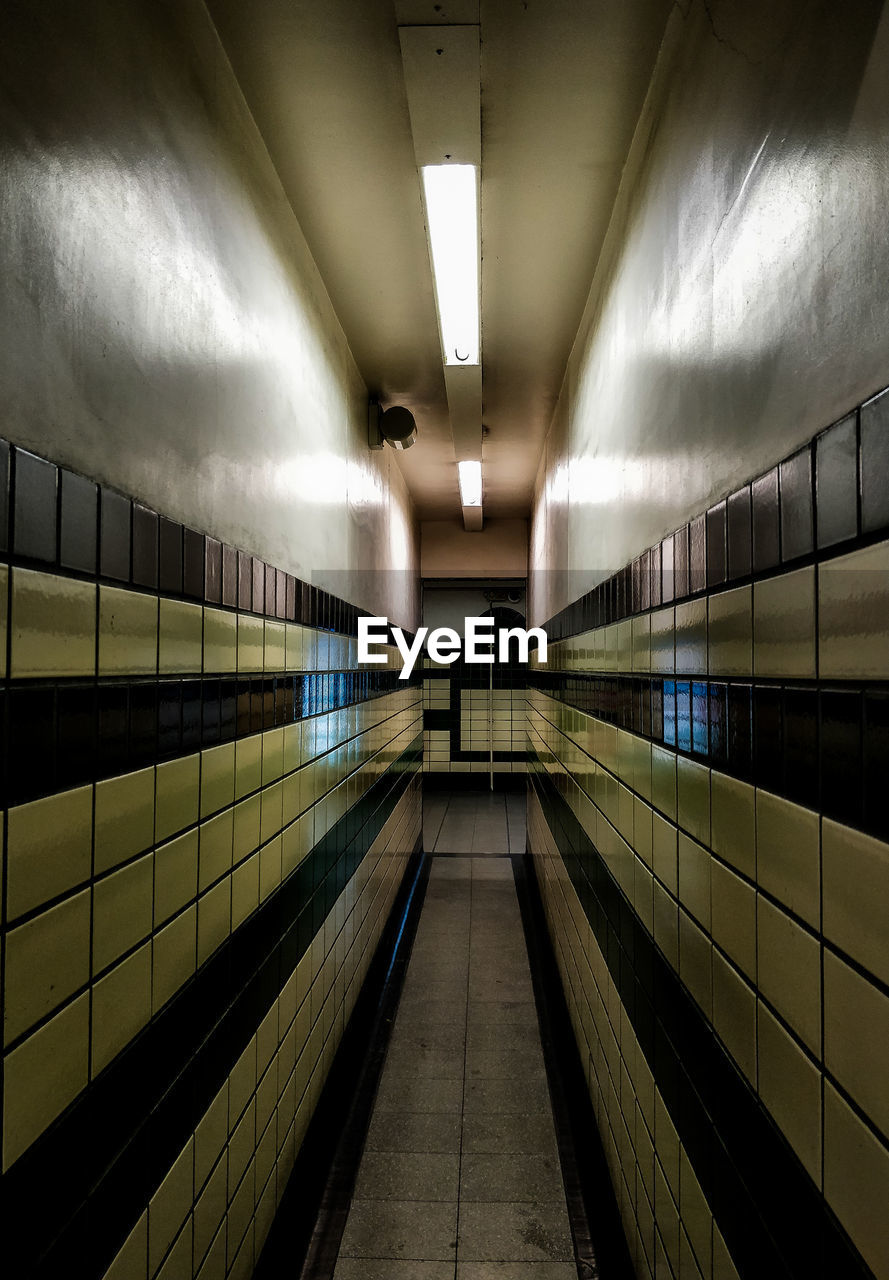 EMPTY SUBWAY PLATFORM
