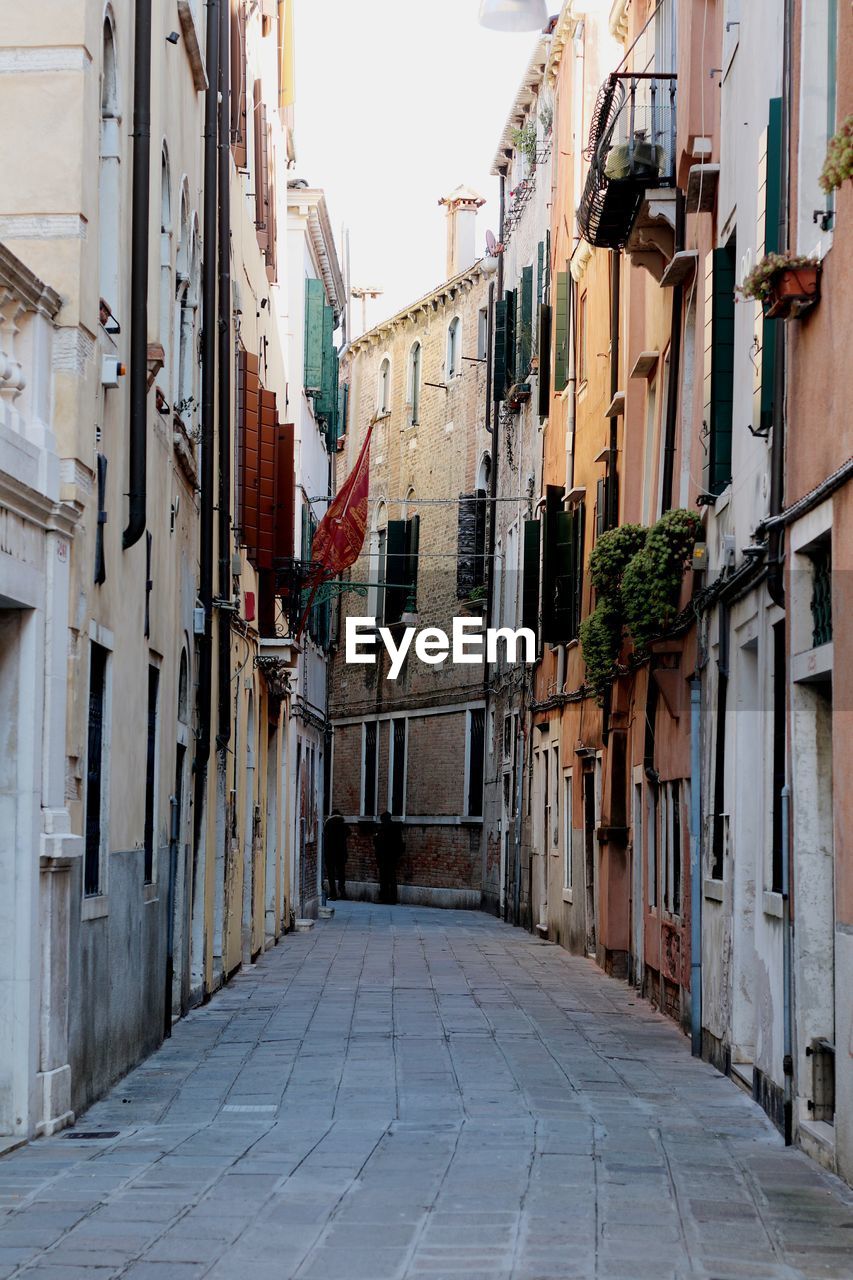 Narrow alley amidst buildings in city