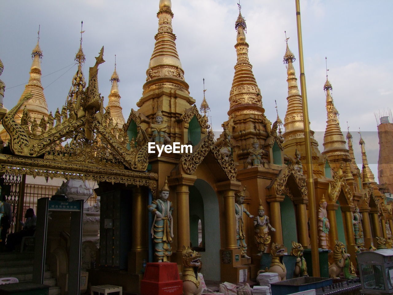 LOW ANGLE VIEW OF TEMPLE AGAINST SKY