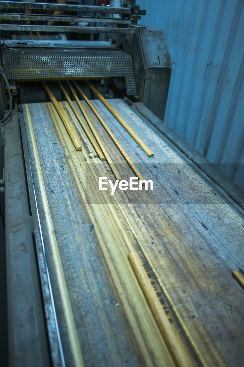 Wooden sticks entering lacquering machine