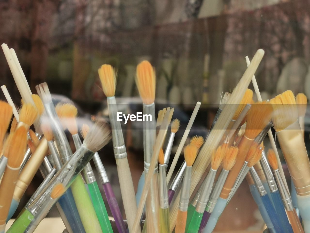 CLOSE-UP OF PAINTBRUSHES IN ROW