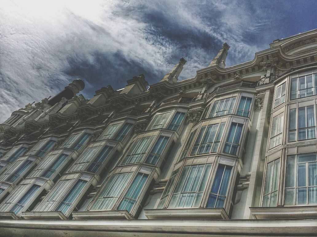 LOW ANGLE VIEW OF BUILDINGS AGAINST SKY