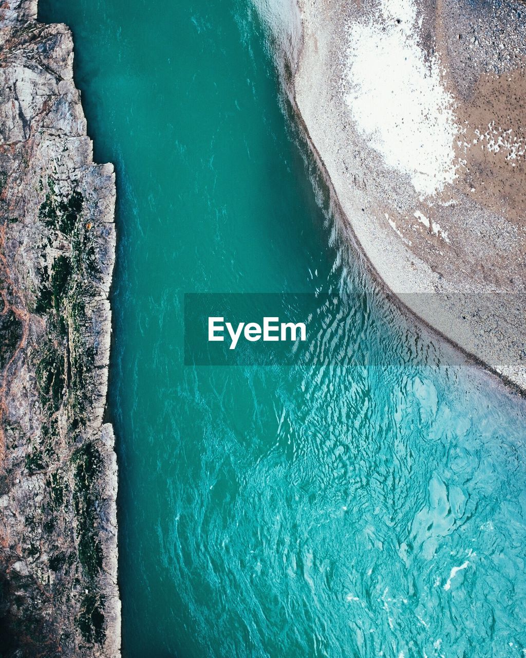 HIGH ANGLE VIEW OF SWIMMING POOL AT SEA