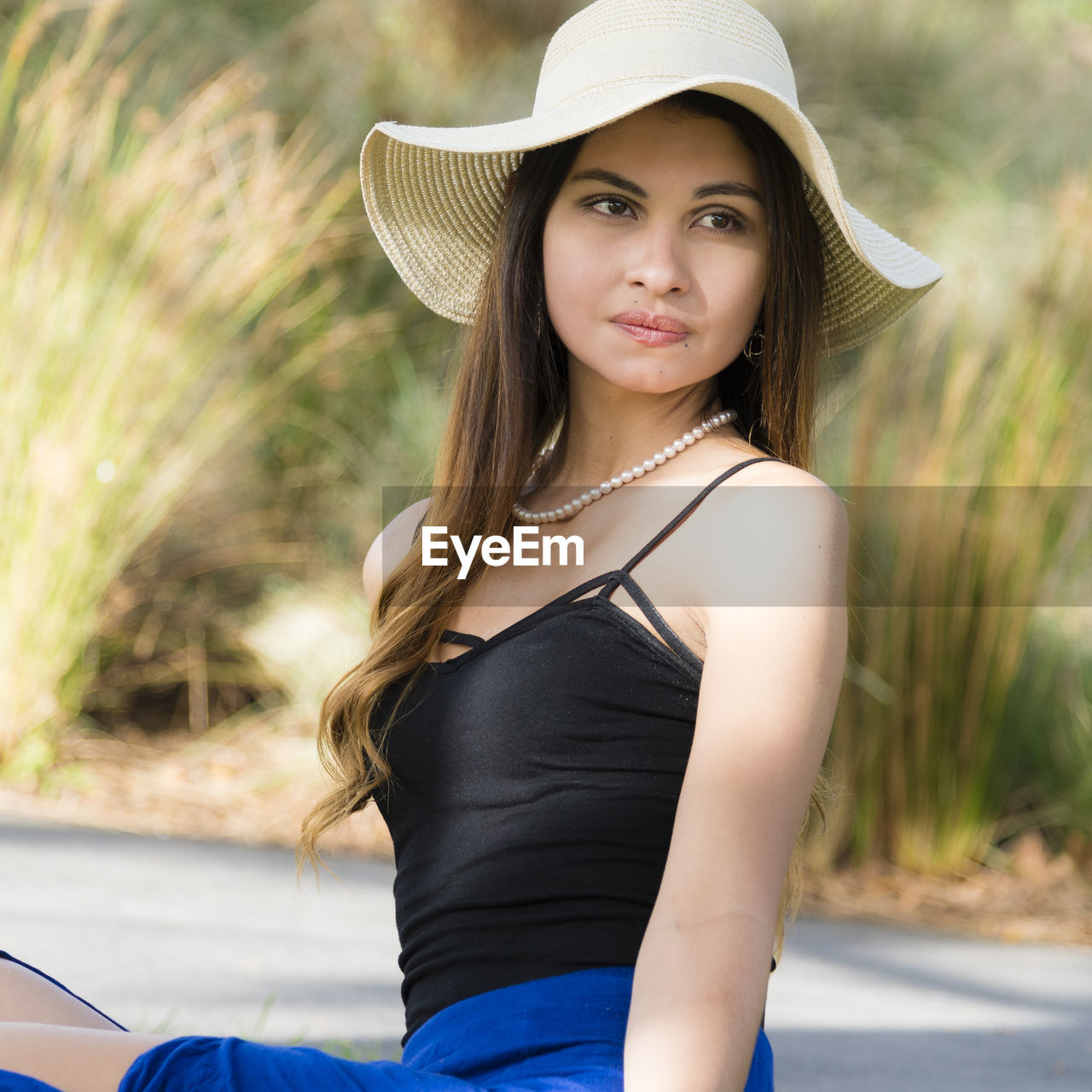 PORTRAIT OF BEAUTIFUL YOUNG WOMAN WEARING HAT
