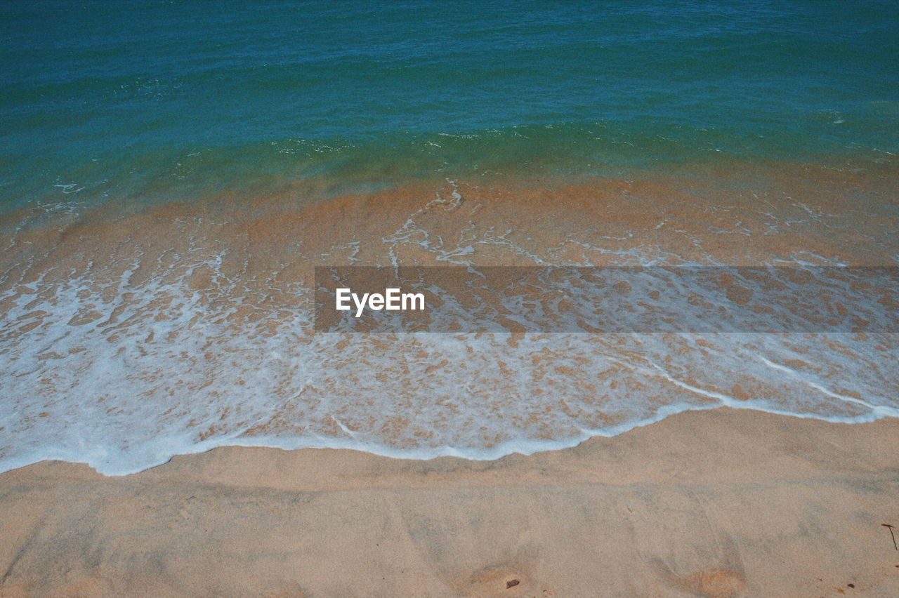 HIGH ANGLE VIEW OF SAND ON BEACH