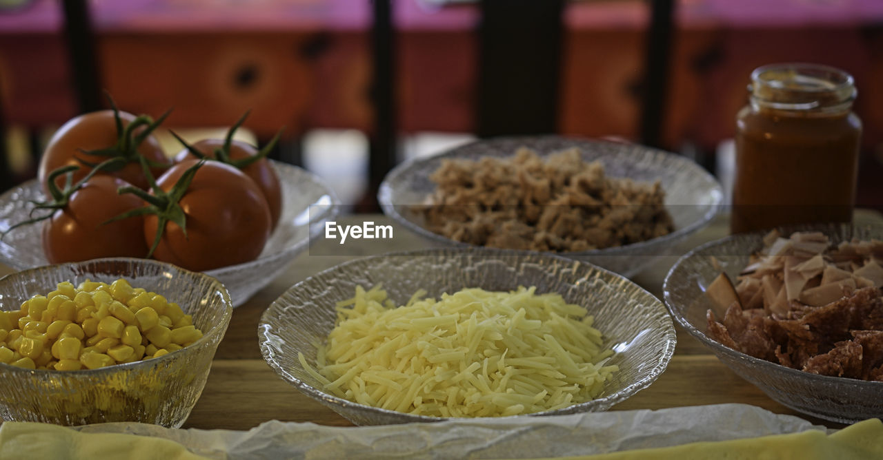 CLOSE-UP OF MEAL SERVED IN BOWL