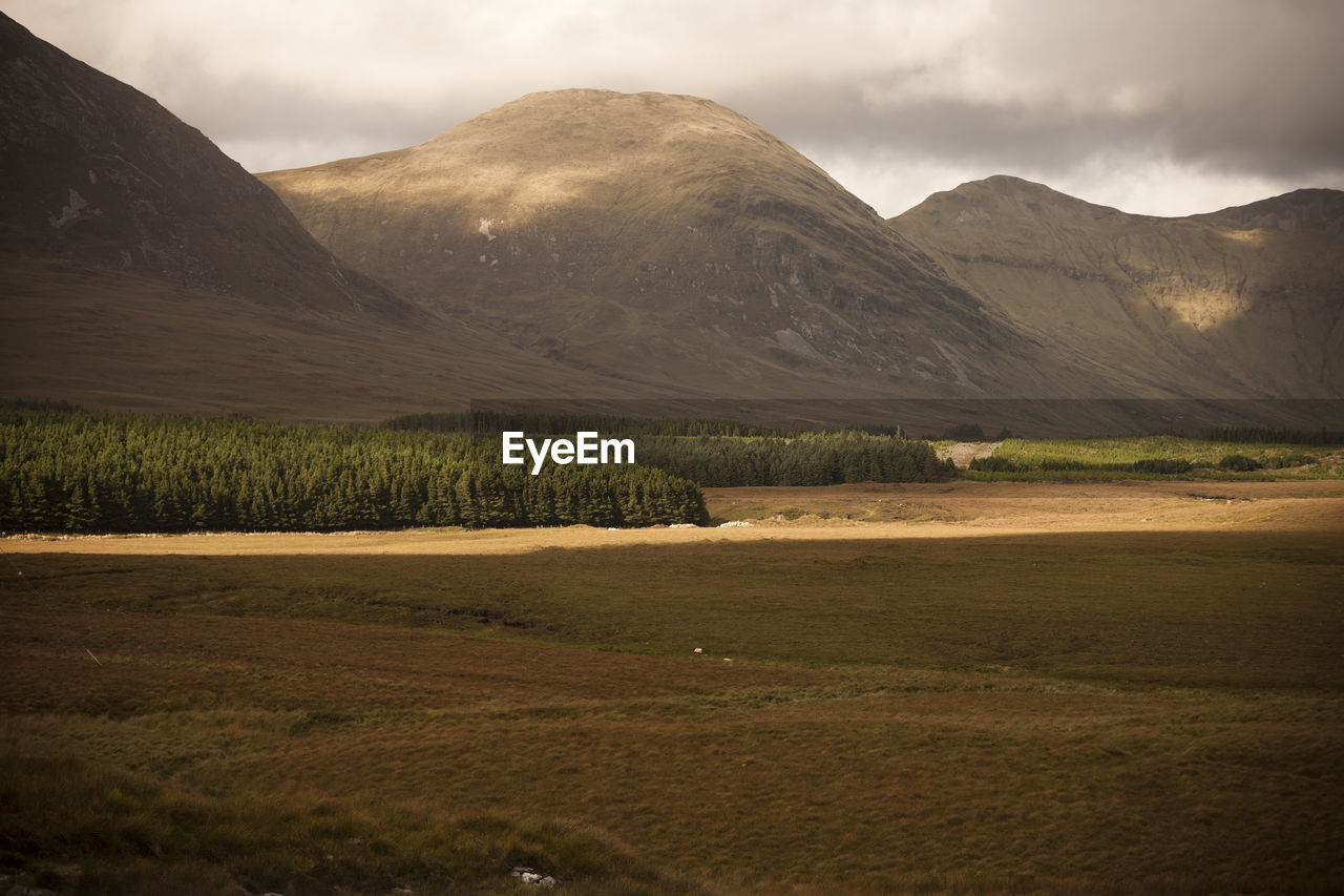Scenic view of connemara mountains against sky