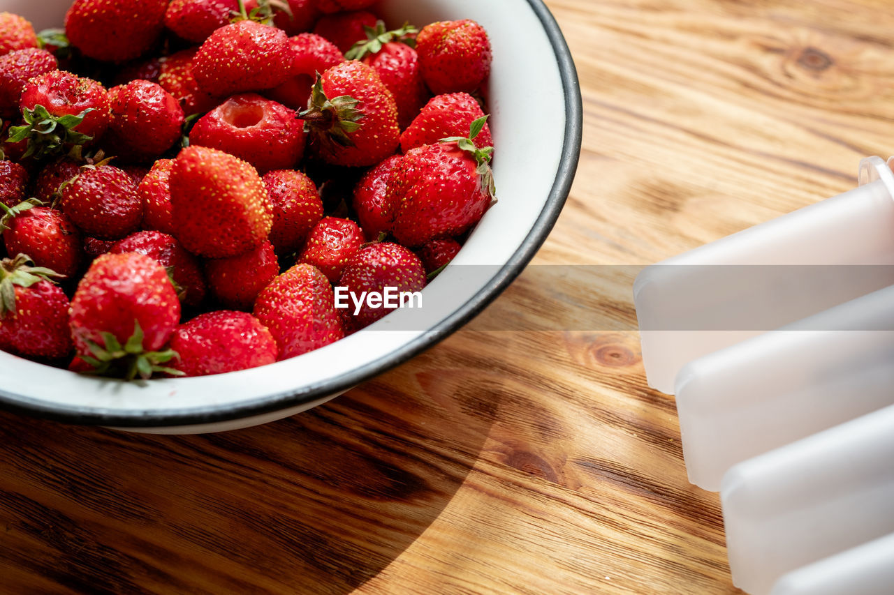 food and drink, healthy eating, food, strawberry, berry, fruit, wellbeing, freshness, produce, plant, wood, red, table, bowl, berries, raspberry, no people, breakfast, indoors, organic, high angle view, large group of objects, close-up, still life, meal, ripe, dish, lifestyles, abundance, juicy