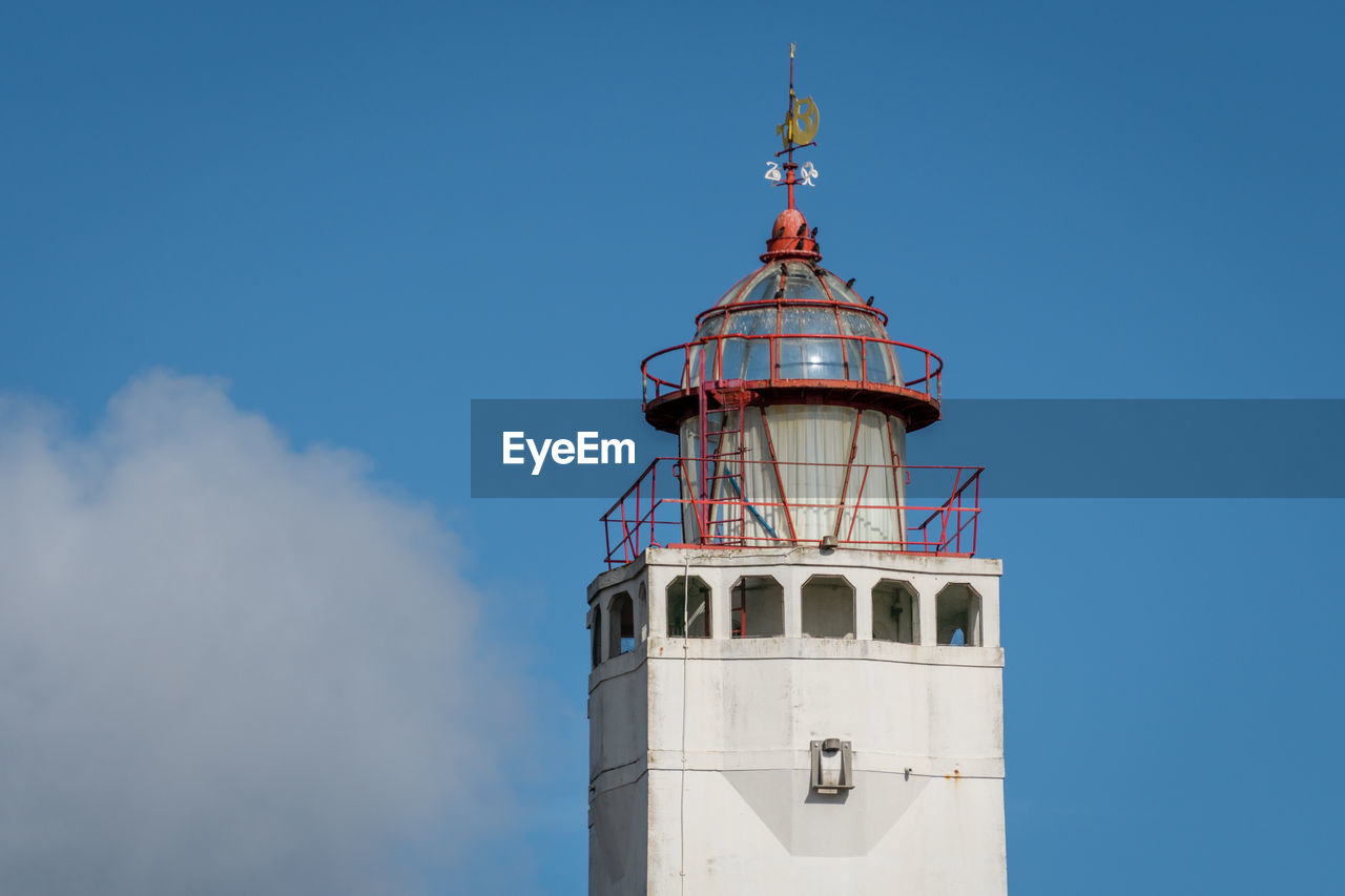 LOW ANGLE VIEW OF LIGHTHOUSE AGAINST BUILDING