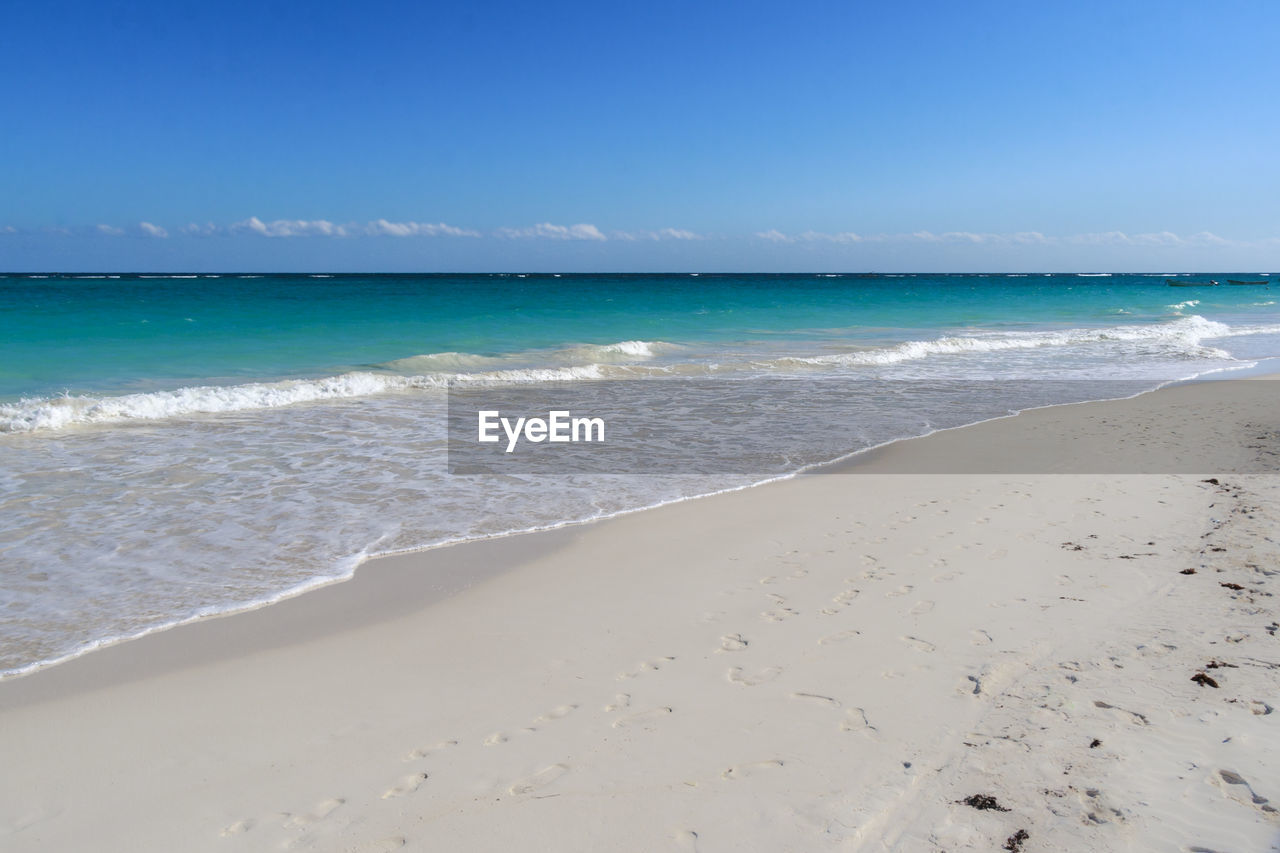 SCENIC VIEW OF BEACH AND SEA AGAINST SKY