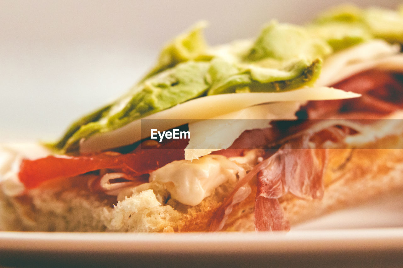 CLOSE-UP OF FOOD