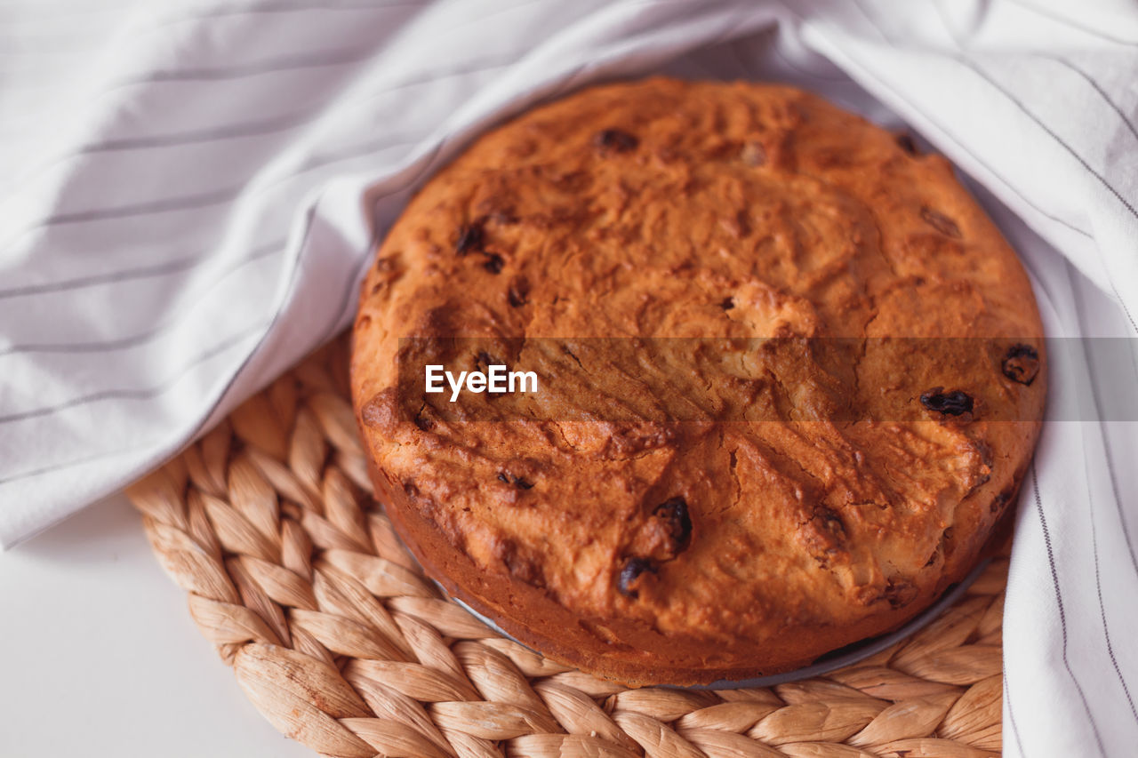 HIGH ANGLE VIEW OF BREAD ON TABLE