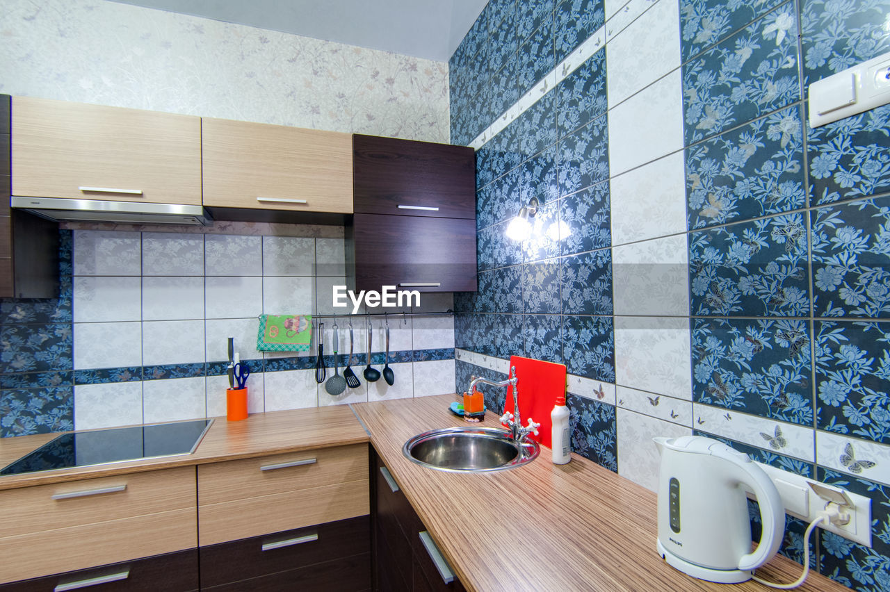 VIEW OF KITCHEN COUNTER AT HOME