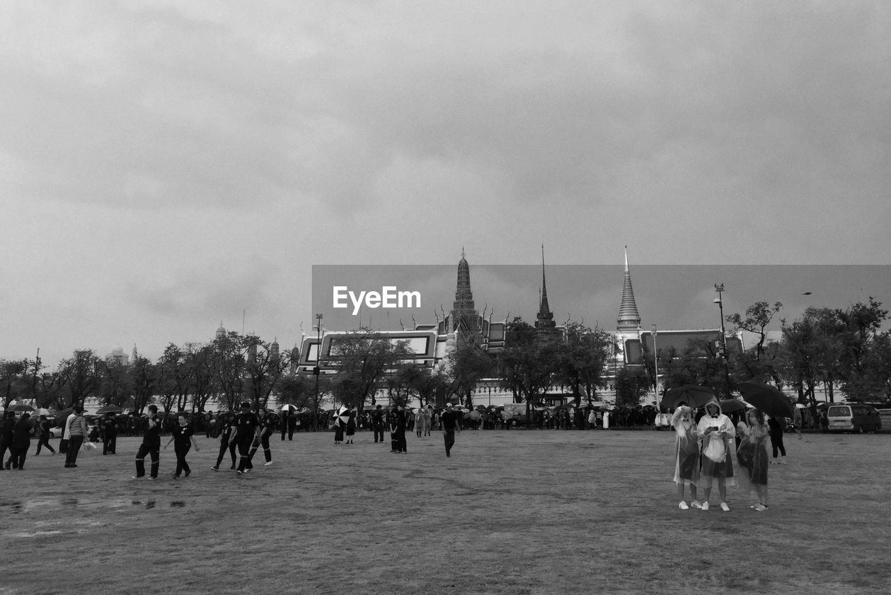 PANORAMIC VIEW OF PEOPLE IN FRONT OF BUILDING