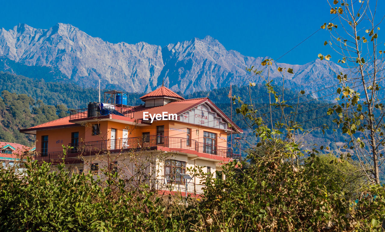 HOUSES AGAINST MOUNTAINS