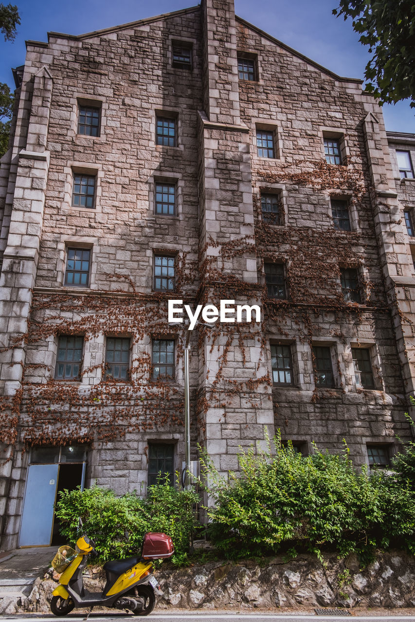 LOW ANGLE VIEW OF OLD BUILDING