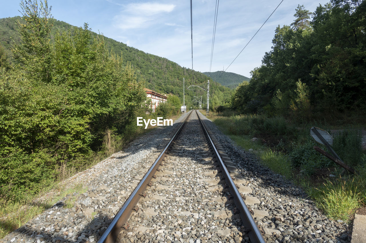 VIEW OF RAILROAD TRACKS AGAINST SKY