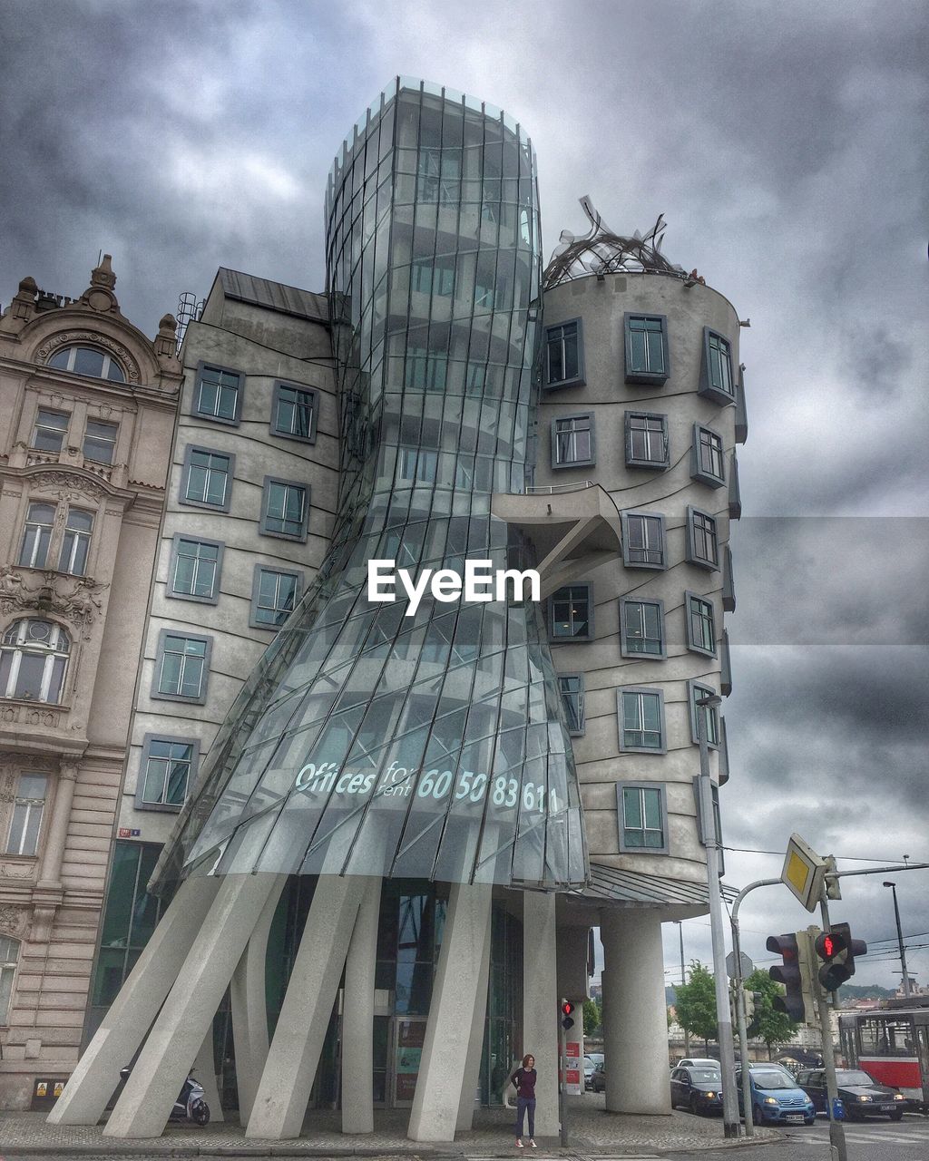 LOW ANGLE VIEW OF BUILDINGS AGAINST CLOUDY SKY