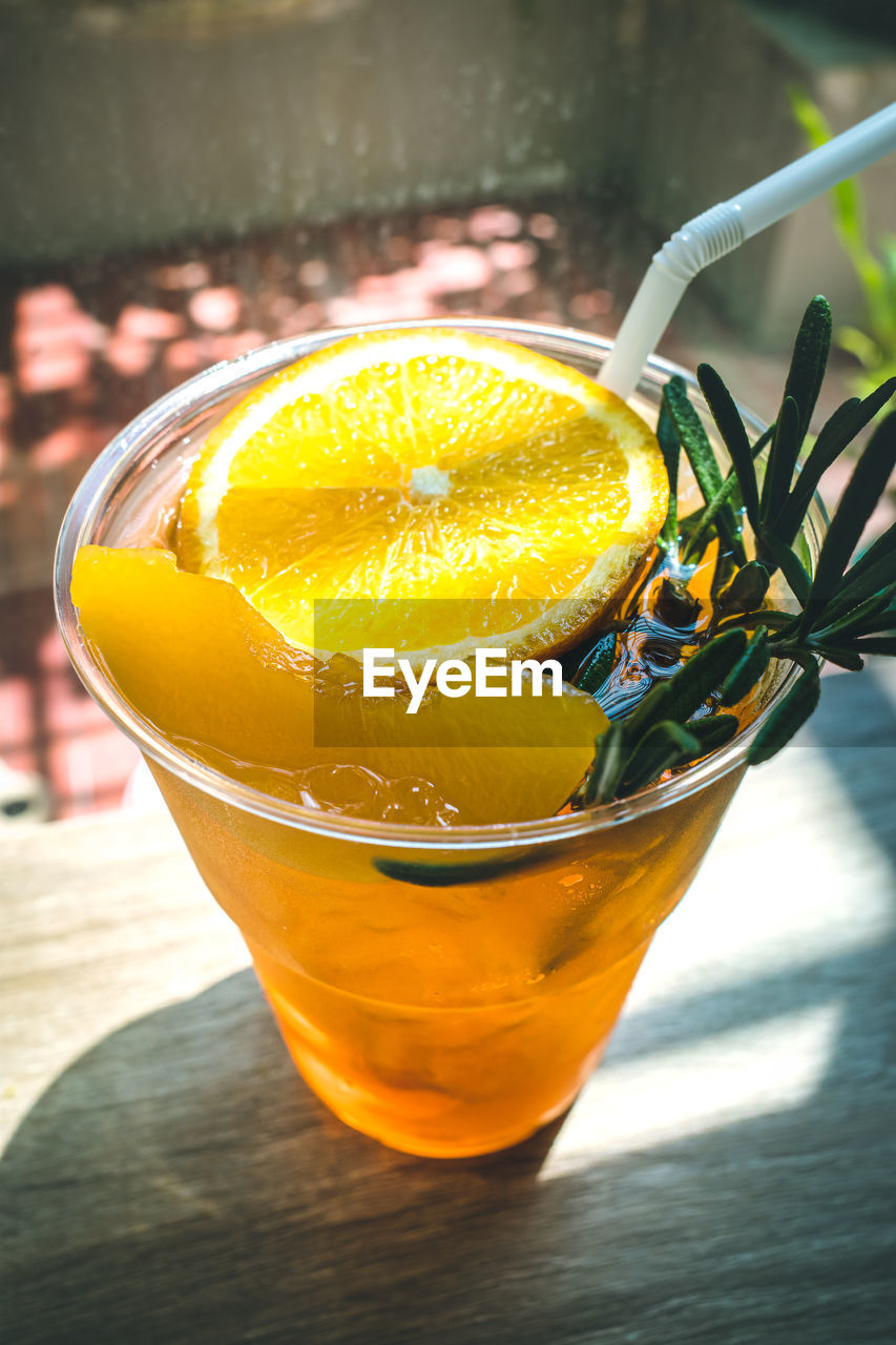 CLOSE-UP OF DRINK IN GLASS