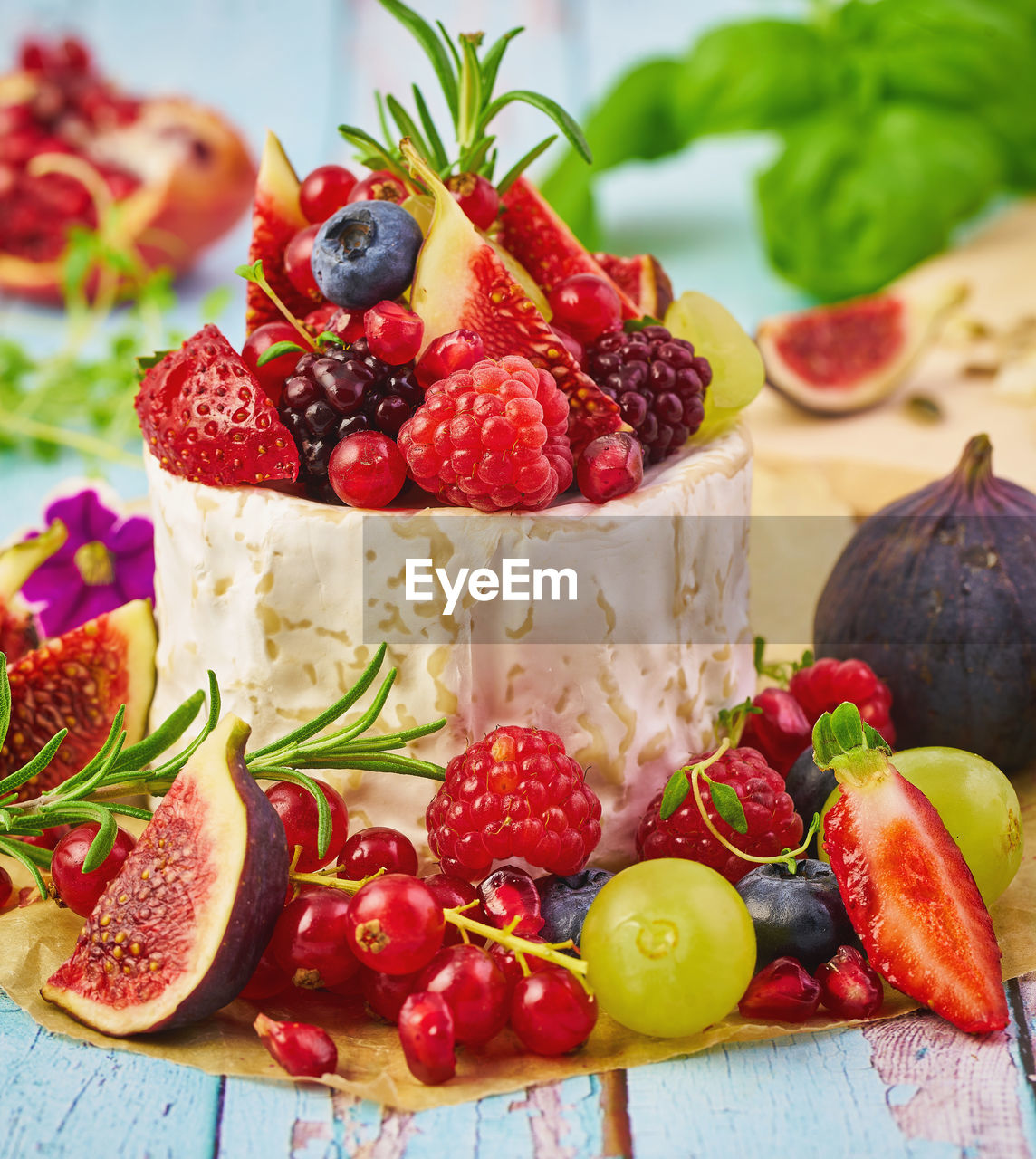 CLOSE-UP OF STRAWBERRIES IN PLATE