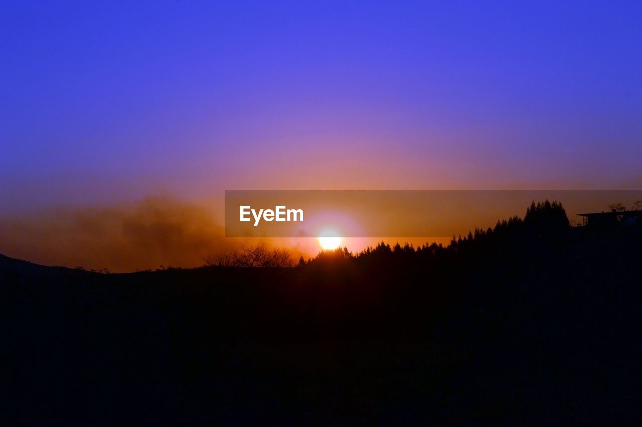 SCENIC VIEW OF SILHOUETTE LANDSCAPE AGAINST ROMANTIC SKY