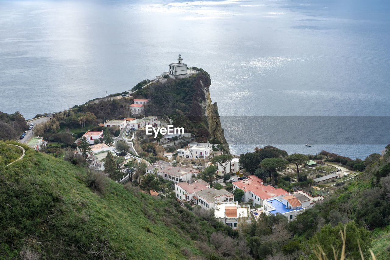 HIGH ANGLE SHOT OF TOWNSCAPE BY SEA