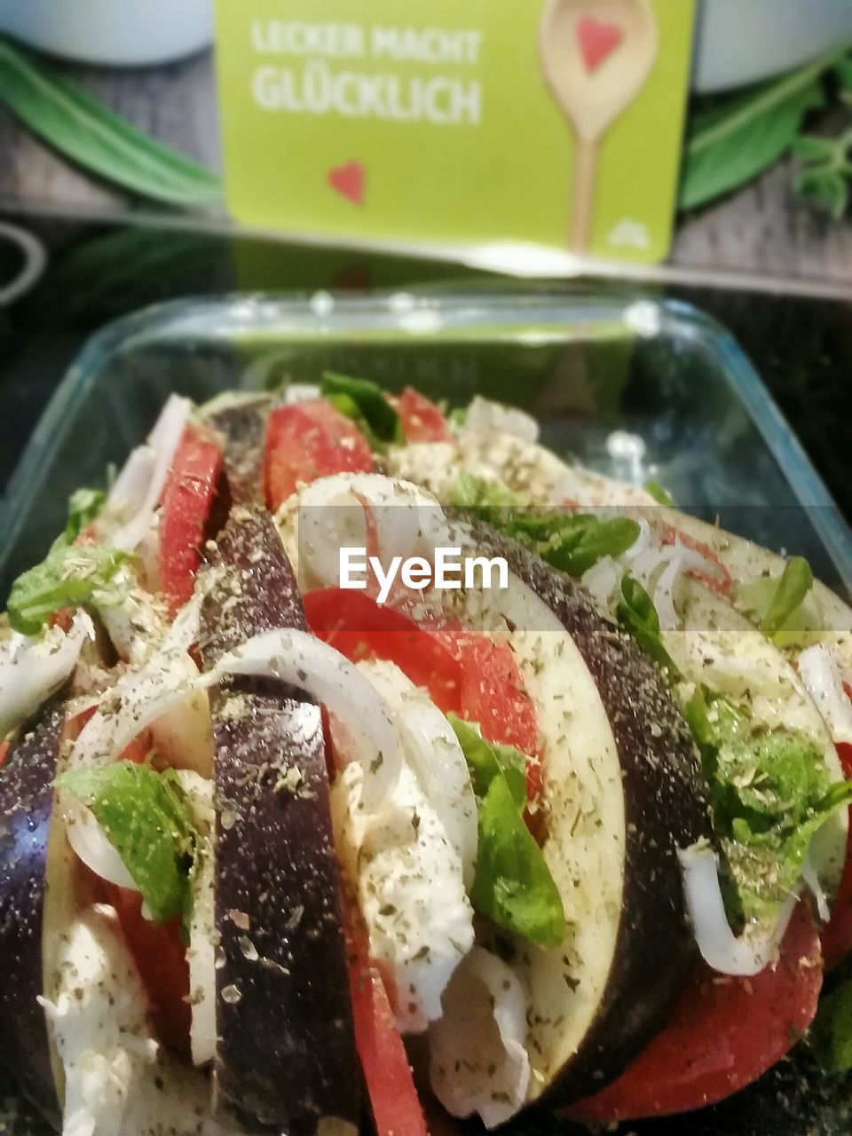 CLOSE-UP OF MEAT WITH VEGETABLES
