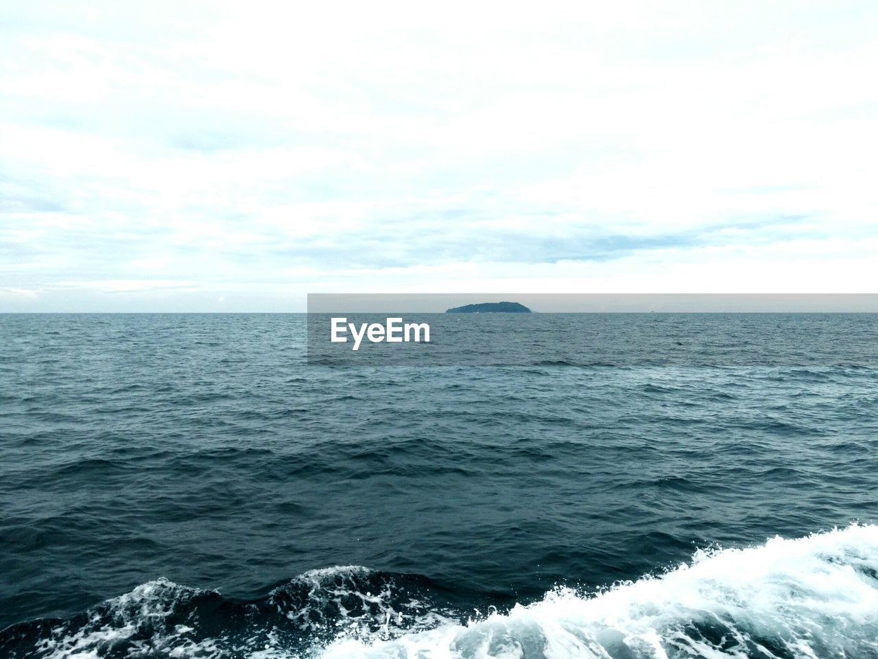 IDYLLIC VIEW OF SEA AGAINST SKY