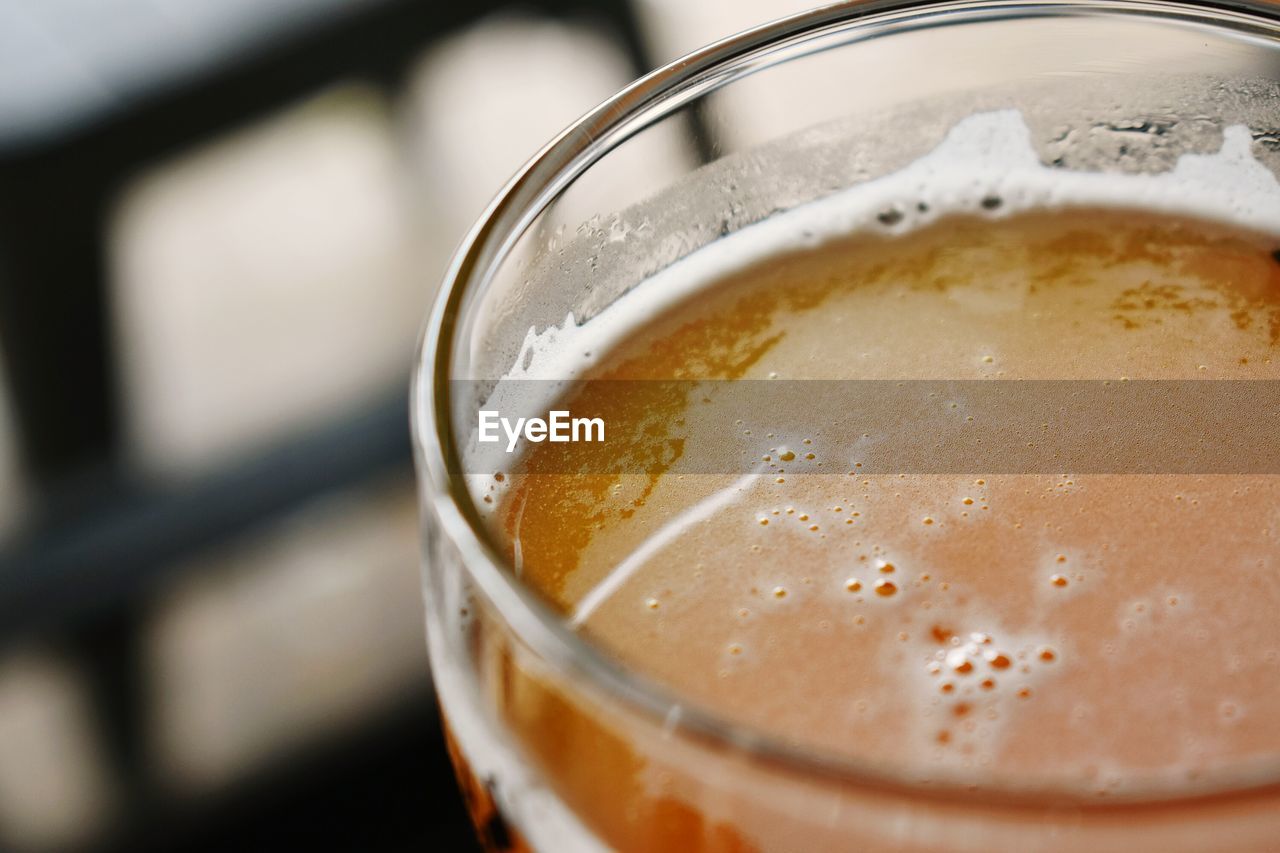 CLOSE-UP OF GLASS OF COFFEE