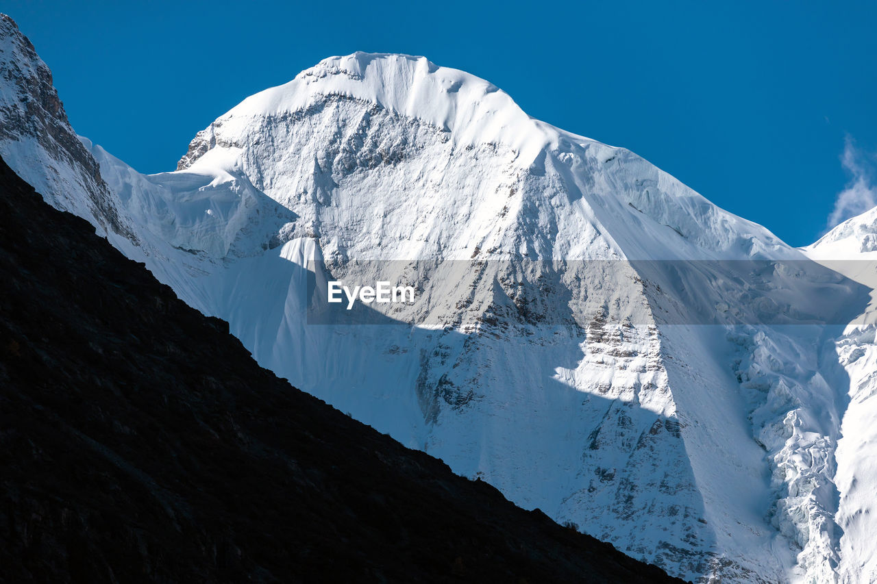 SNOWCAPPED MOUNTAINS AGAINST SKY