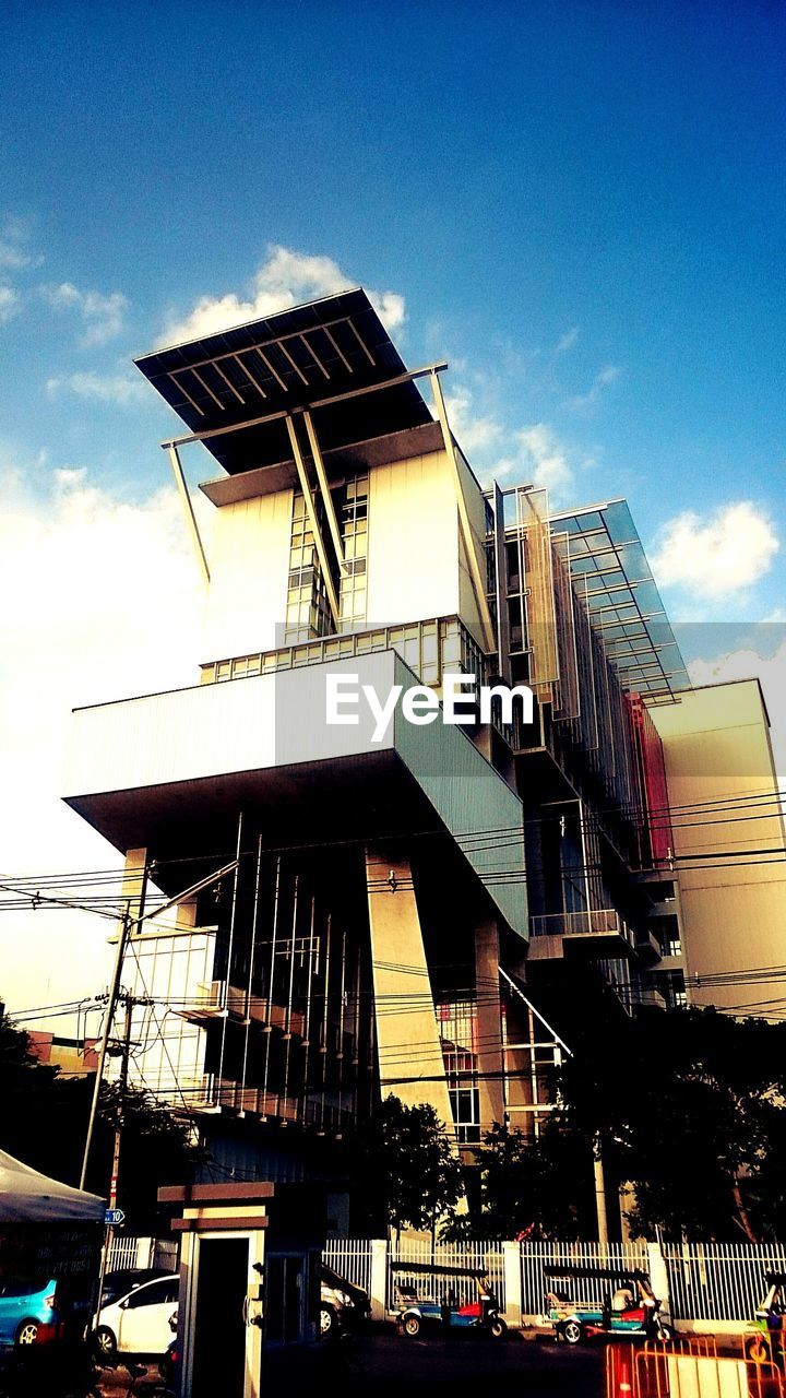 LOW ANGLE VIEW OF BUILDINGS AGAINST SKY