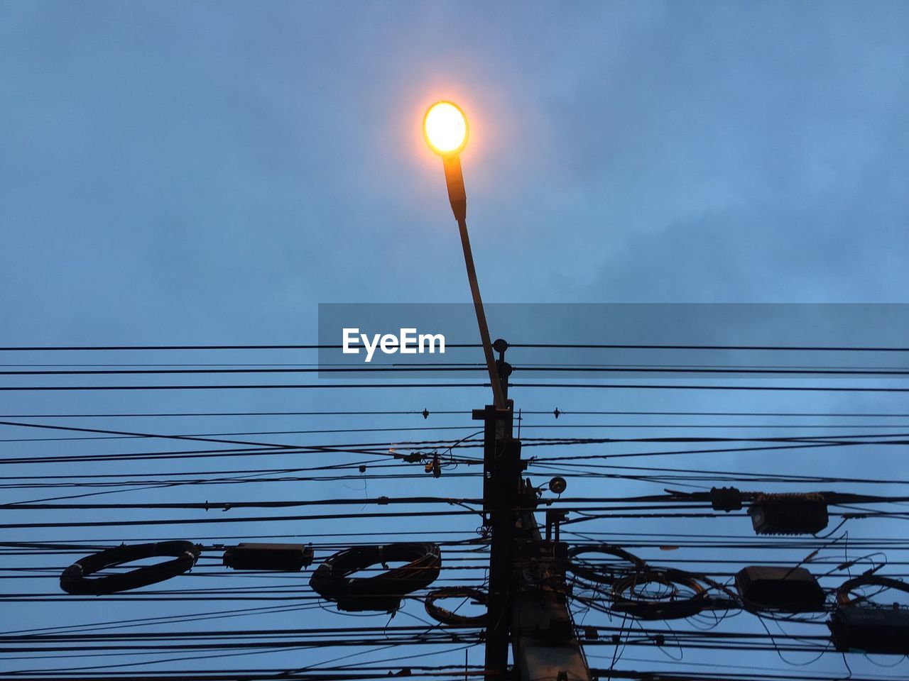 LOW ANGLE VIEW OF STREET LIGHTS AGAINST SKY