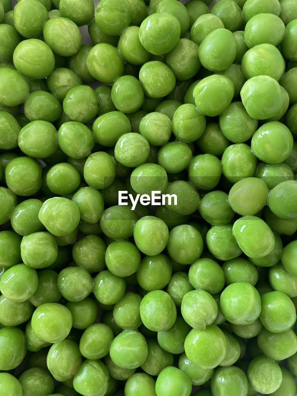 Full frame shot of green peas