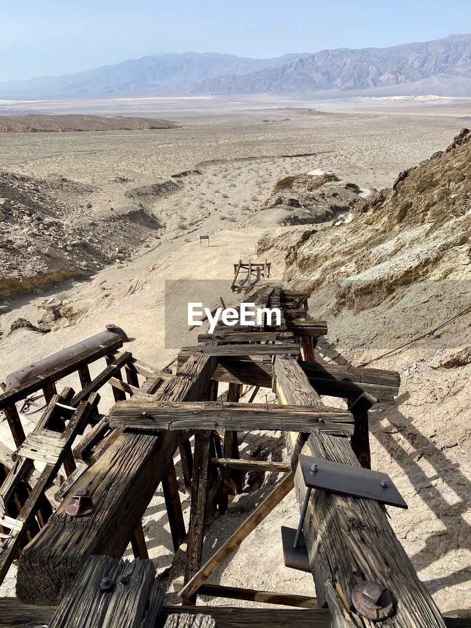 HIGH ANGLE VIEW OF A ROW ON LANDSCAPE