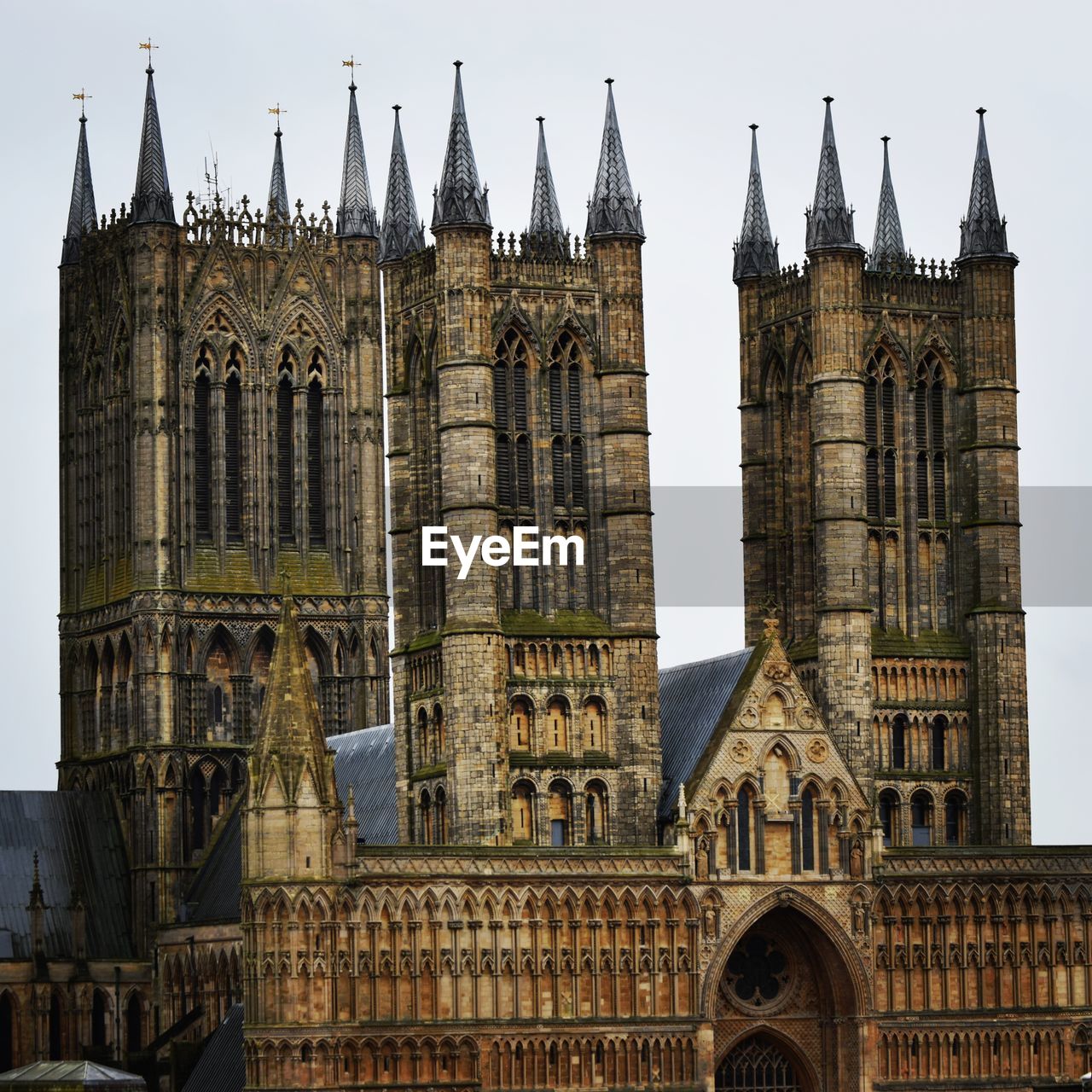 LOW ANGLE VIEW OF CATHEDRAL AGAINST SKY