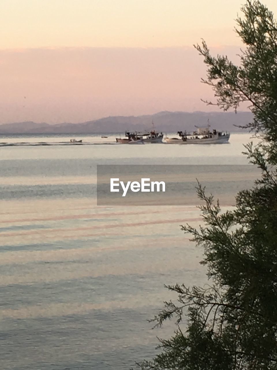 VIEW OF CALM SEA AT SUNSET