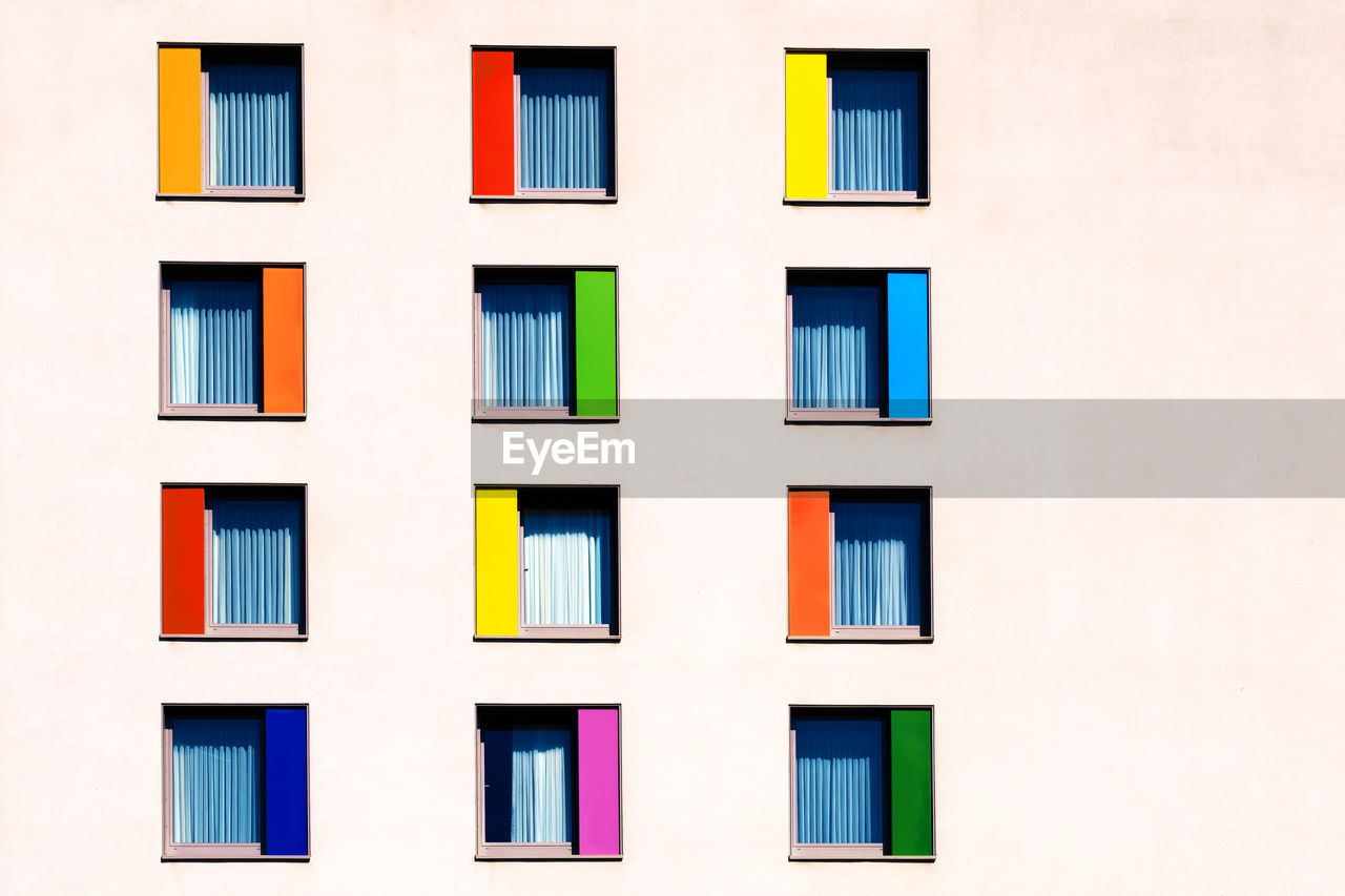 FULL FRAME SHOT OF MULTI COLORED BUILDING