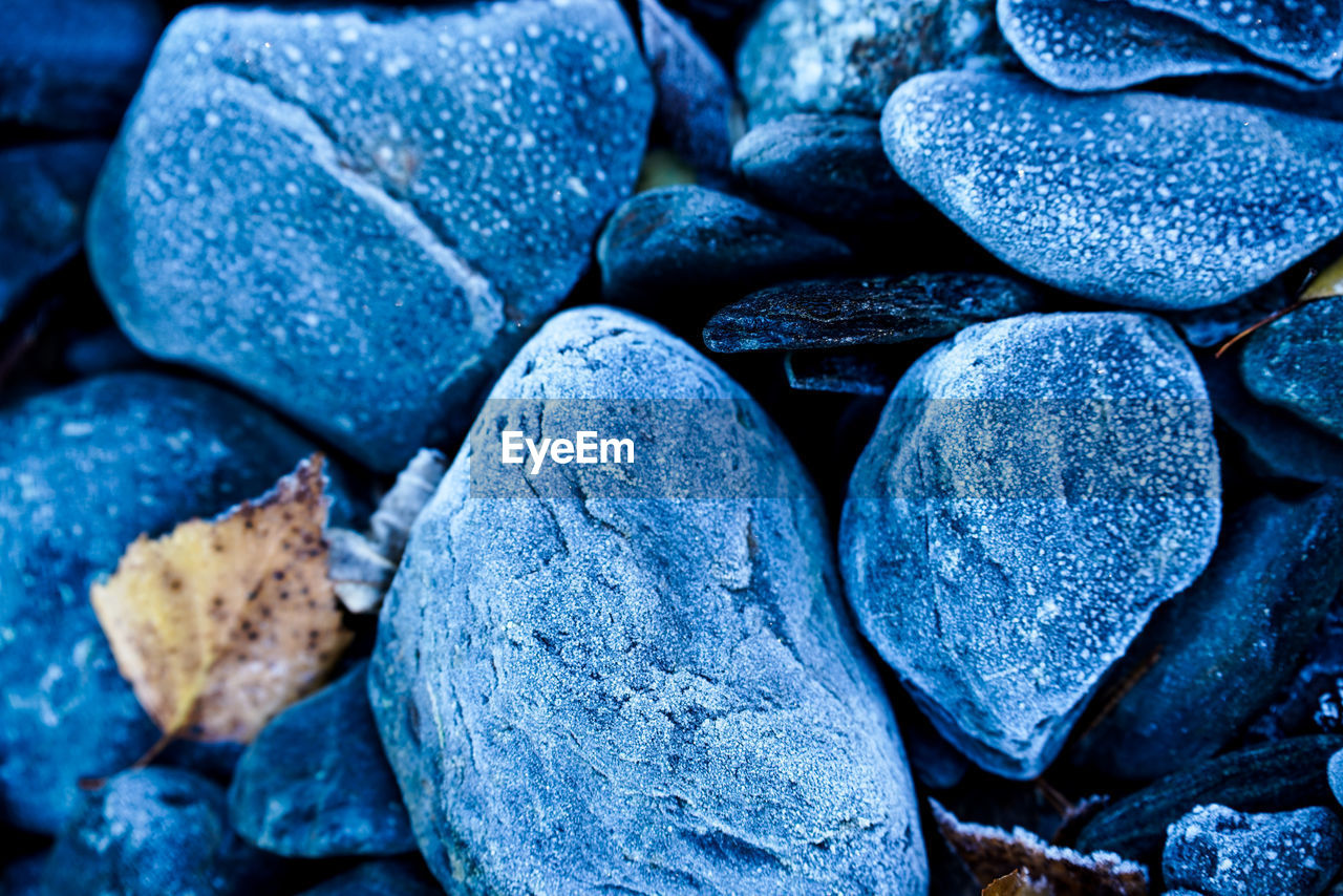 blue, close-up, rock, macro photography, full frame, no people, backgrounds, food and drink, abundance, large group of objects, flower, leaf, food, nature, pebble, frost