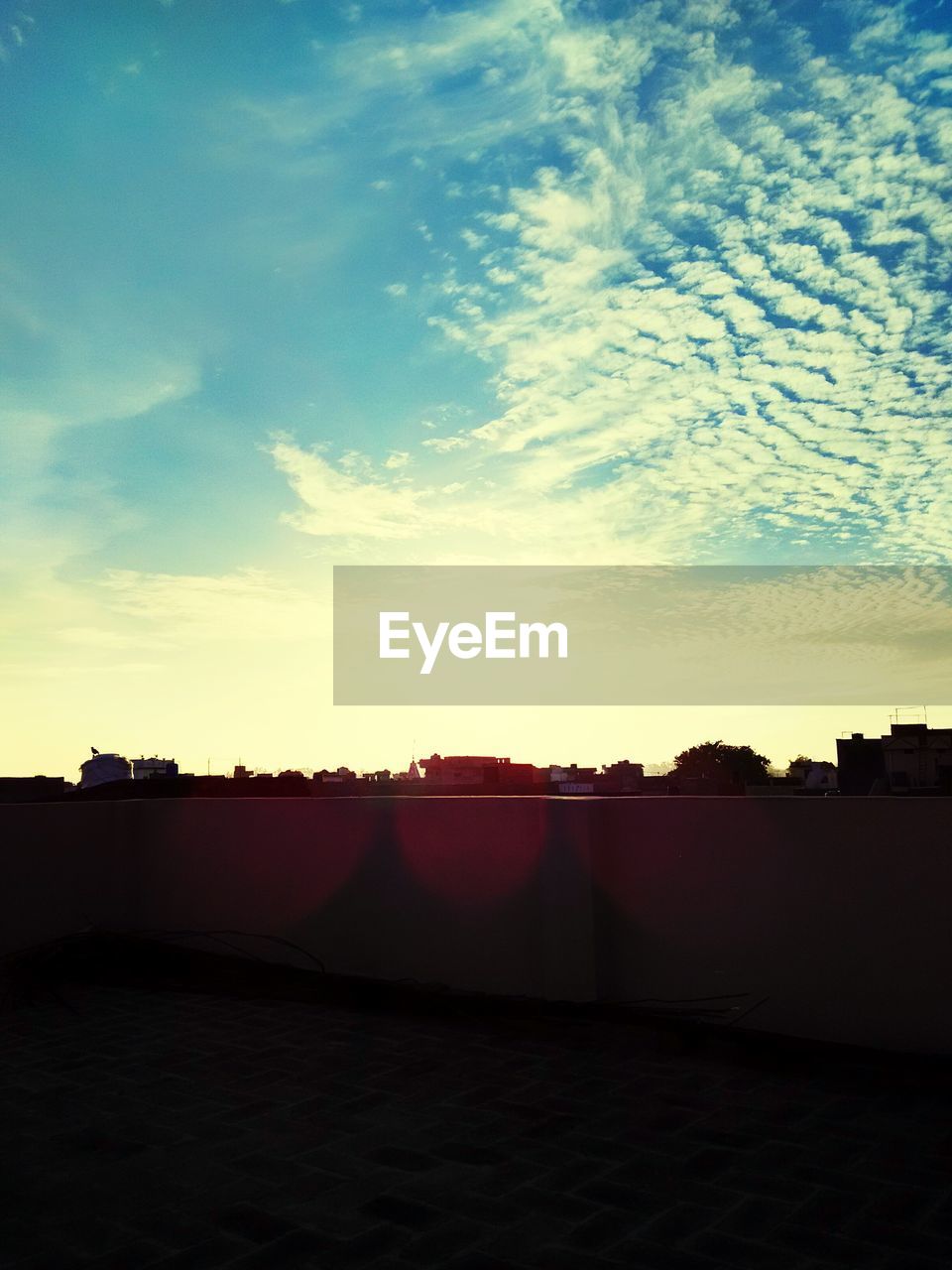 SCENIC VIEW OF SILHOUETTE BUILDINGS AGAINST SKY AT SUNSET