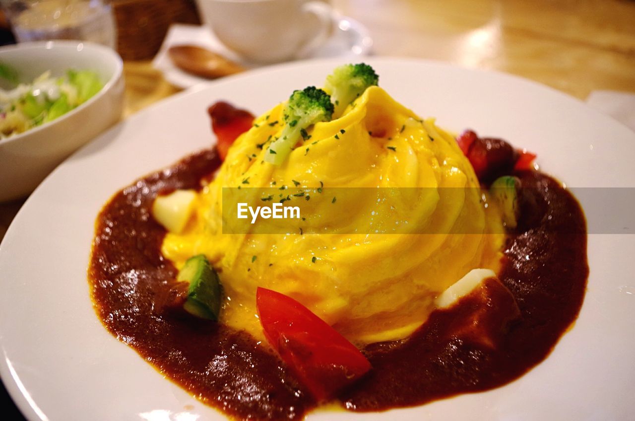 CLOSE-UP OF FRESH BREAKFAST SERVED ON PLATE