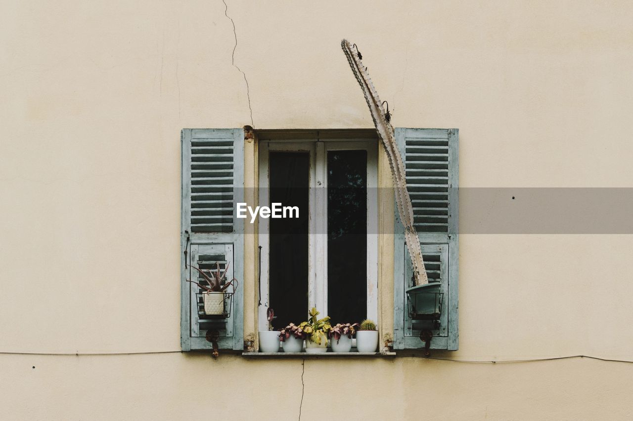 LOW ANGLE VIEW OF CLOSED WINDOW ON BUILDING